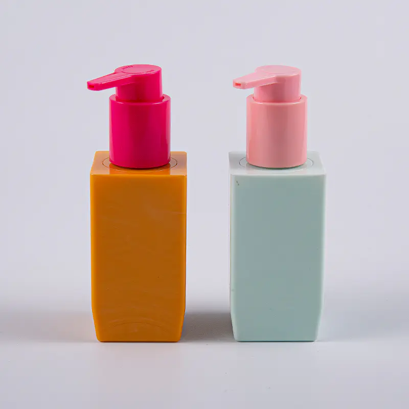 Flacone per lozione a parete spessa in PETG di forma quadrata da 50 ml con opzioni di colore multiple con pompa in plastica 