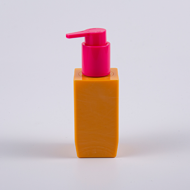Flacone per lozione a parete spessa in PETG di forma quadrata da 50 ml con opzioni di colore multiple con pompa in plastica Flacone per lozione a parete spessa in PETG di forma quadrata da 50 ml con opzioni di colore multiple con pompa in plastica