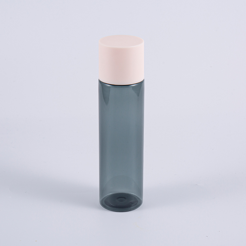 I cosmetici utilizzano una bottiglia di plastica PET da 120 ml con tappo a vite