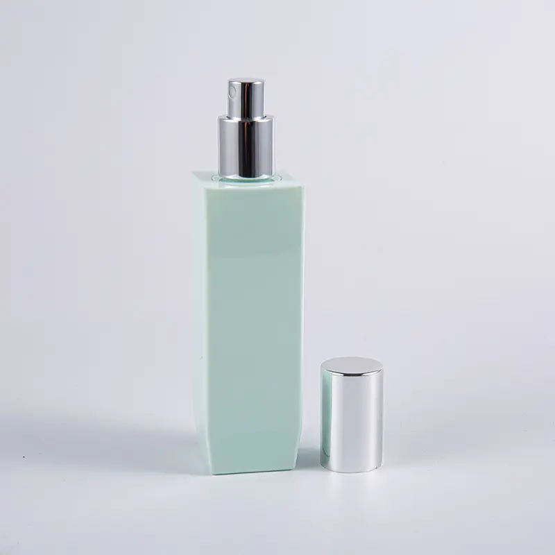 Flacone per lozione a parete spessa in PETG di forma quadrata da 150 ml con opzioni di colore multiplo con tappo della pompa in alluminio 