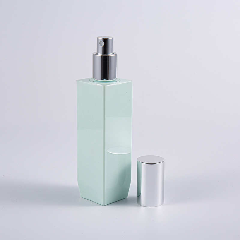 Flacone per lozione a parete spessa in PETG di forma quadrata da 120 ml con opzioni di colore multiplo con tappo della pompa in alluminio 