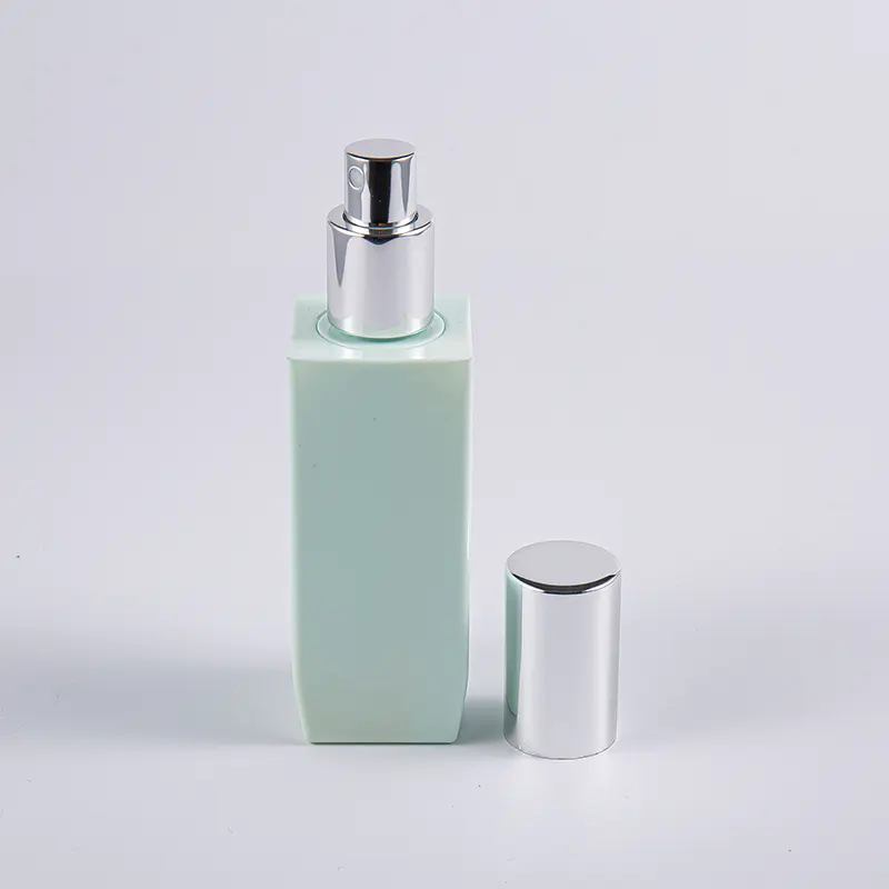 Flacone per lozione a parete spessa in PETG di forma quadrata da 100 ml con opzioni di colore multiplo con tappo della pompa in alluminio 