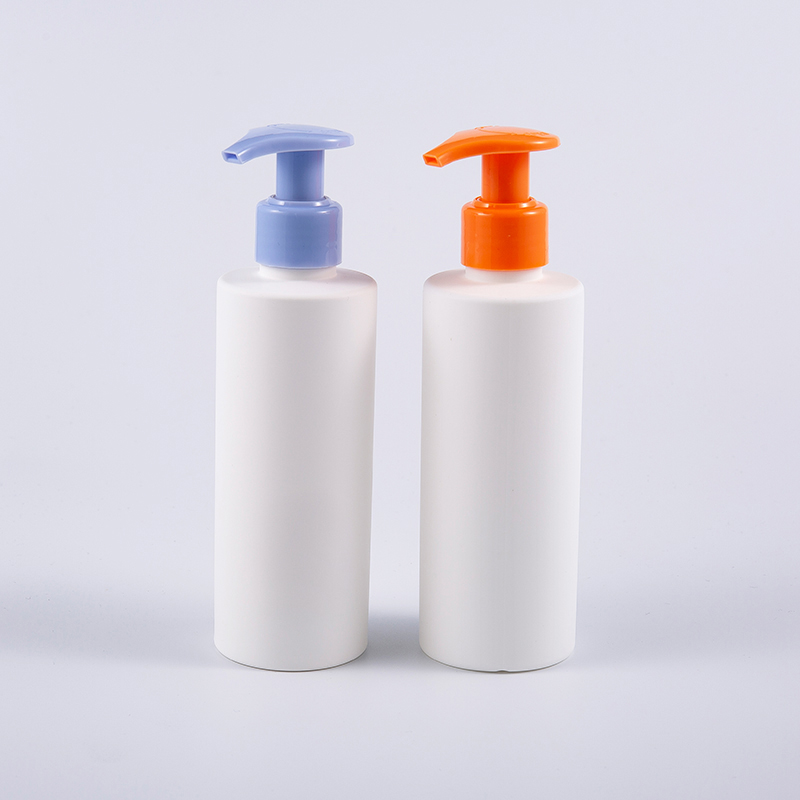 Flacone detergente per lozione con pompa per lavaggio a mano in PE rotondo bianco gelo da 200 ml